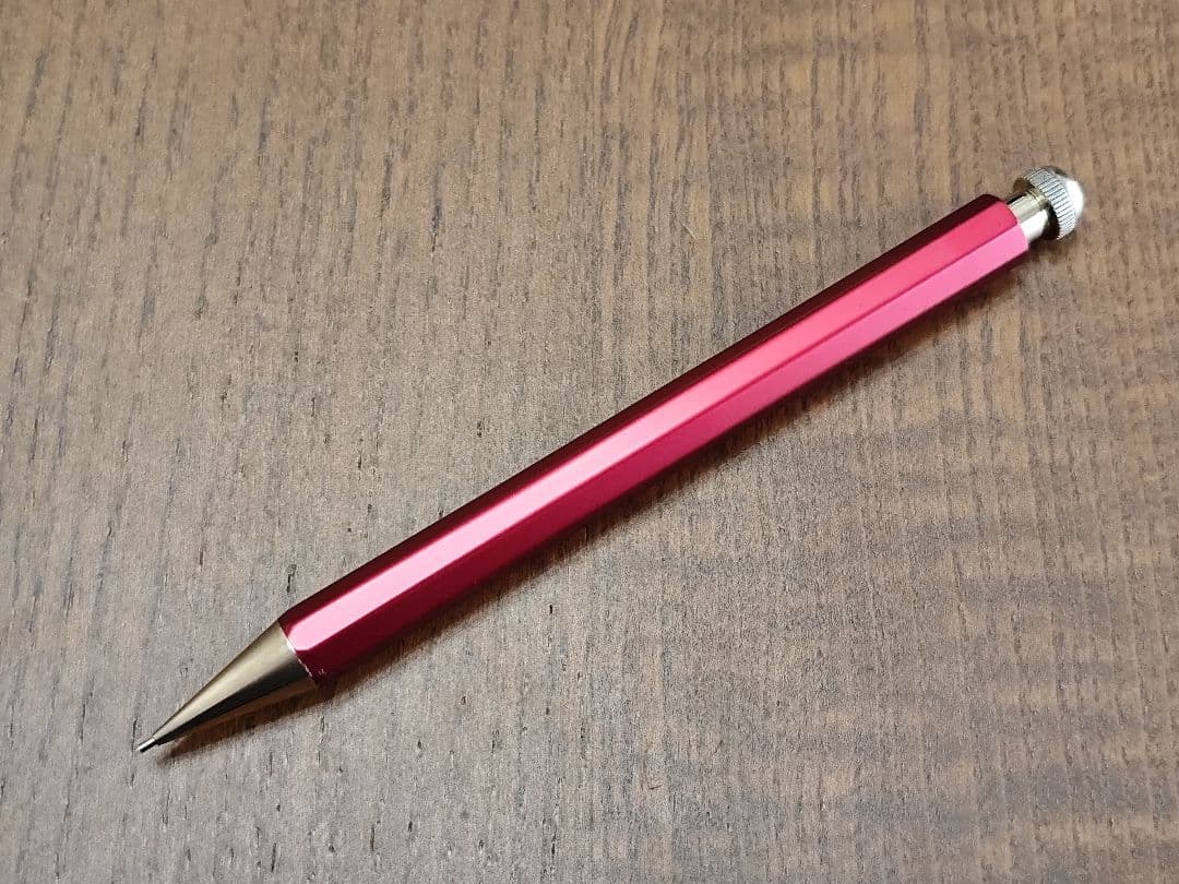 カヴェコスペシャルレッド 0.7㎜　　検索　野原工芸　工房楔　ロットリング600