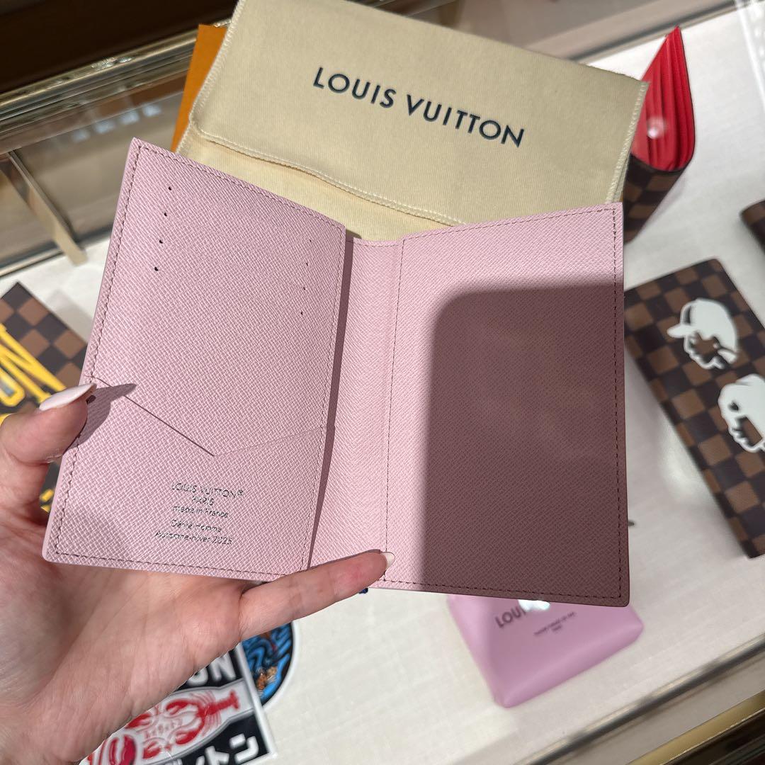 LOUIS VUITTON パスポートケース ピンク新品未使用