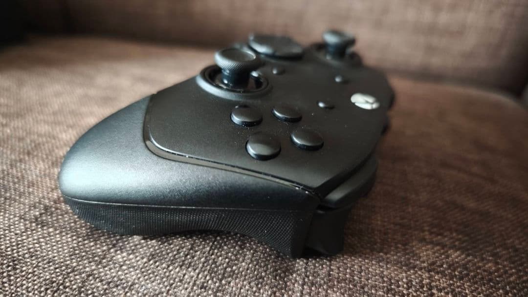 RAZER WOLVERINE V3 TOURNAMENT 有線コントローラー