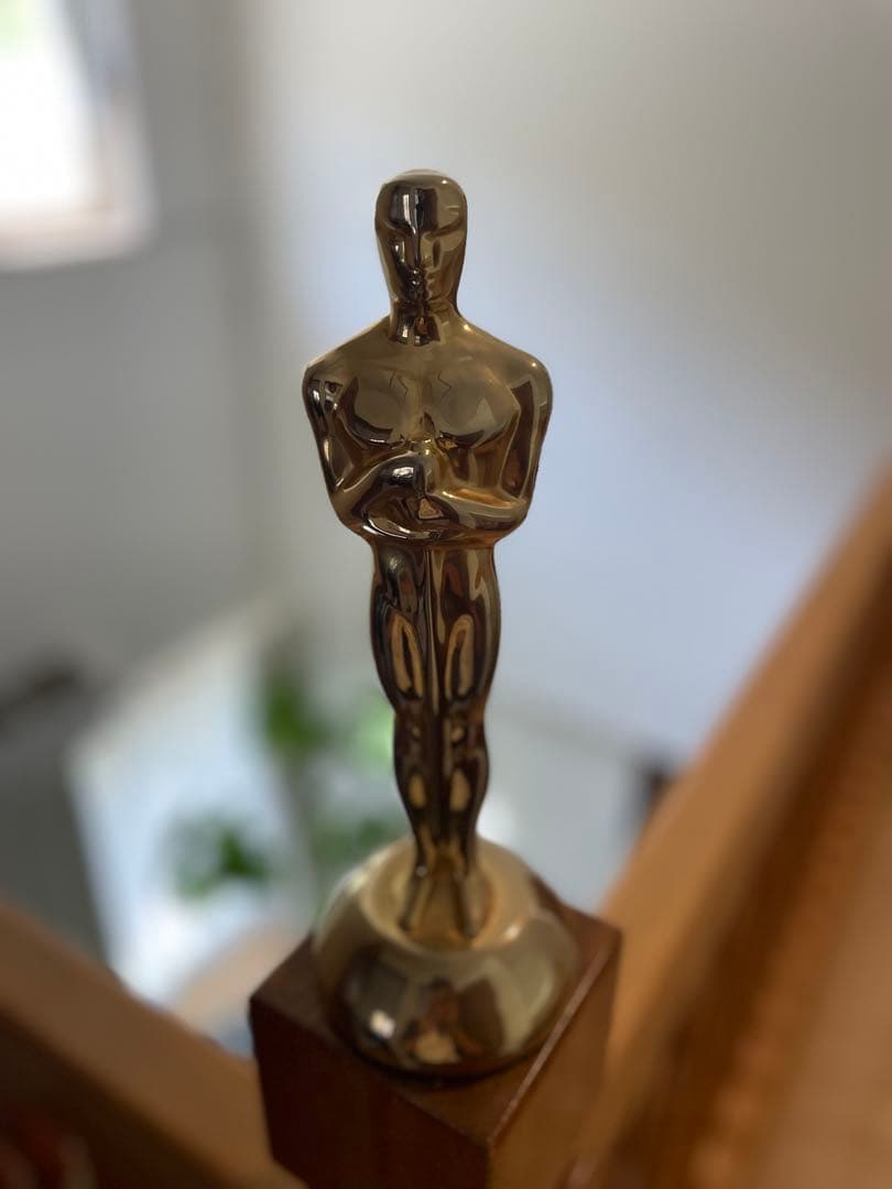 【アカデミー賞】オスカー像 金属製 OSCARずっしり重い！本物そっくり
