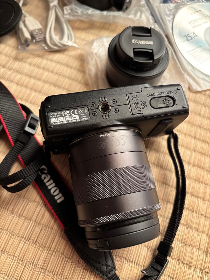 美品　Canon EOS M SPEEDLITE 90EX レンズ2つ