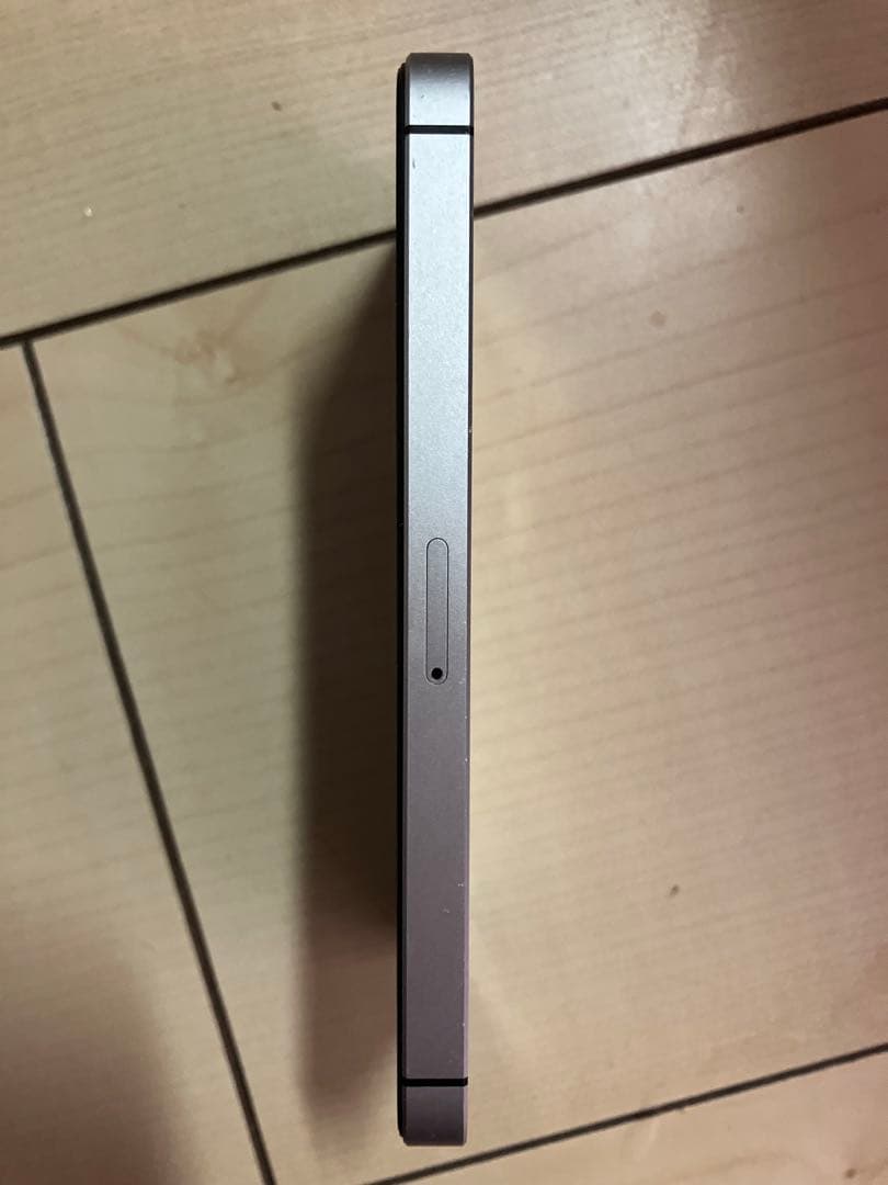 iPhoneSE 第一世代　スペースグレイ