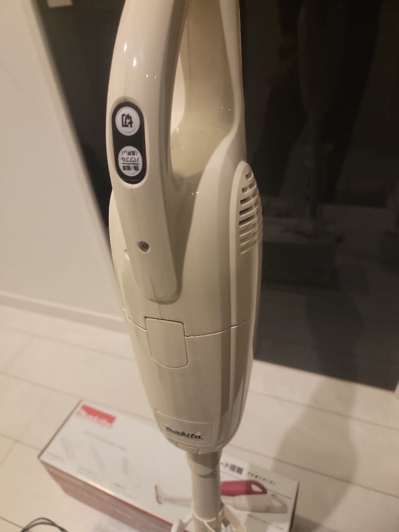 マキタ の充電 式クリーナー CL105DW