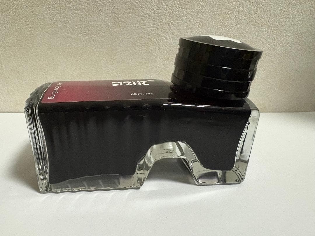 ペリカン「タンザナイト」とモンブラン「Burgundy Red」のインクセット