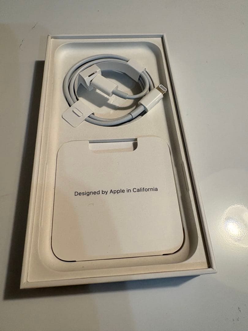 【美品】Apple iPhone 11 128GB ホワイト　SIMフリー