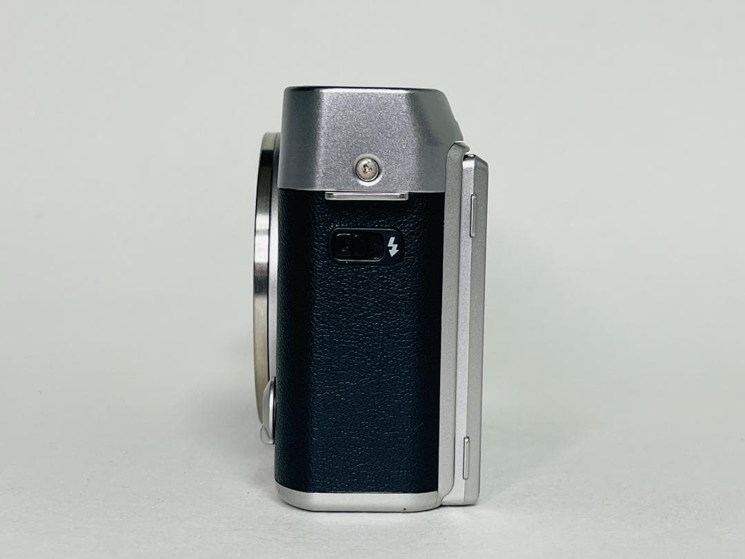 【美品A】FUJIFILM X-A3 ボディ シルバー ミラーレス一眼カメラ