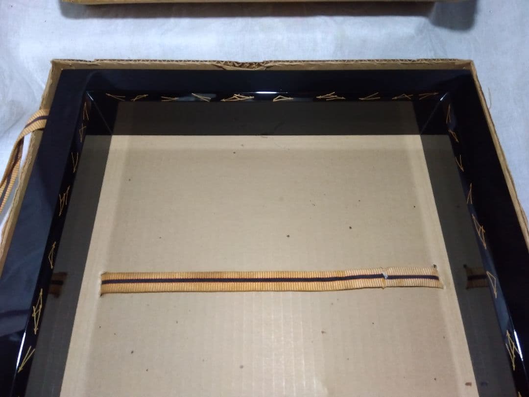 ♪茶道具　炉縁 その2　布着蝋色塗 眞之炉縁　蒔絵 松葉　稲元宗光