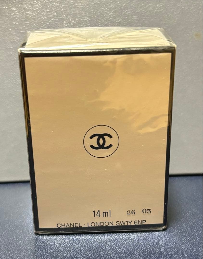 CHANEL N°5 パルファム リフィラブルとCHANEL N°5パルファム