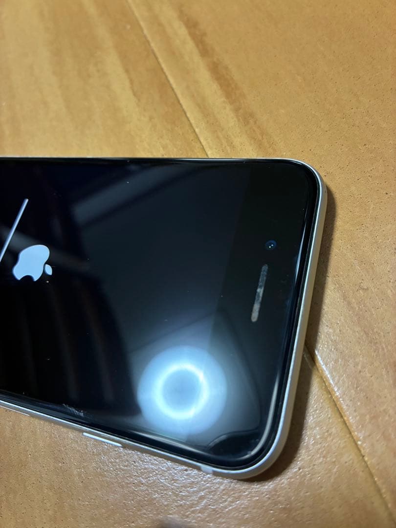 Apple iPhone SE ホワイト 本体