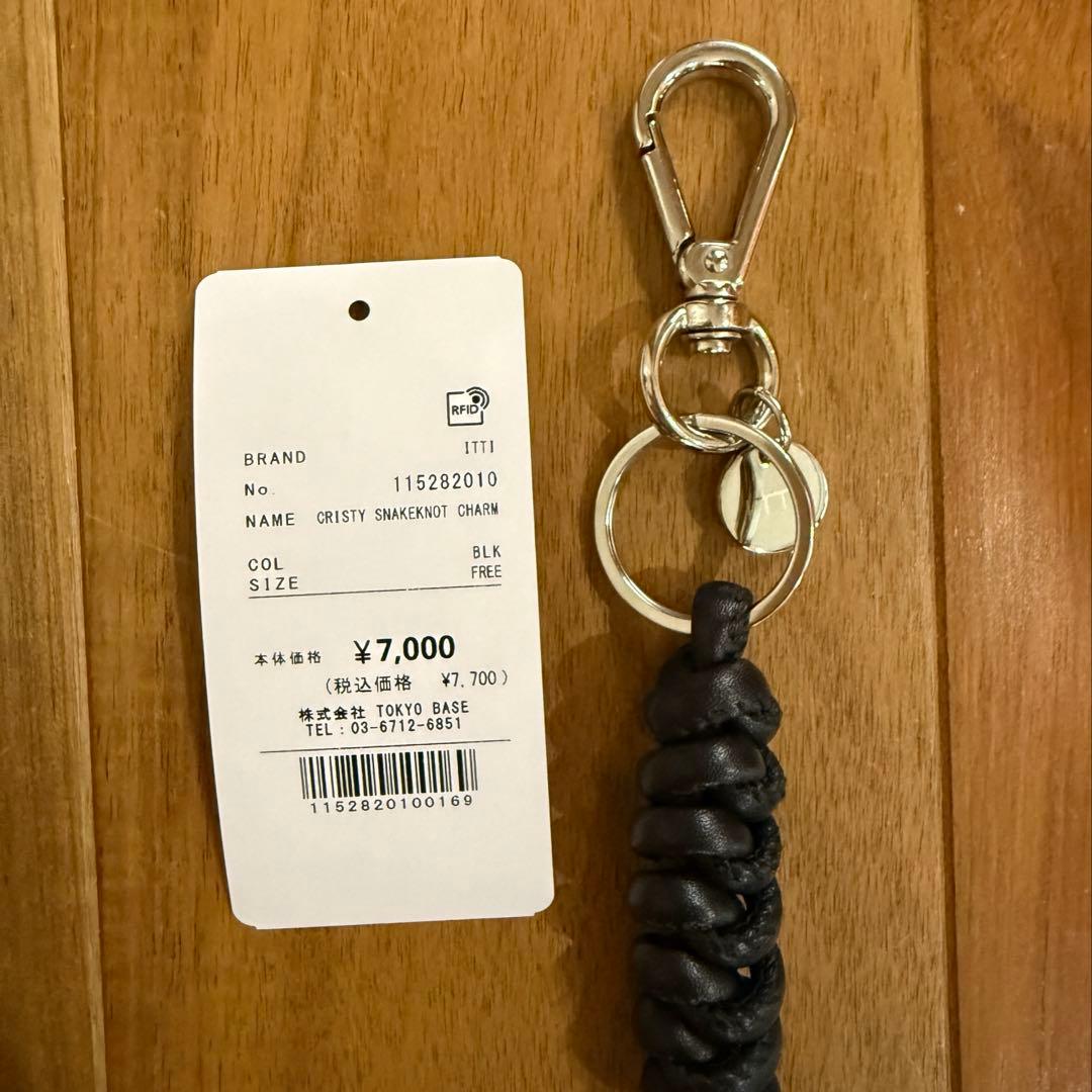 ITTI CRISTY SNAKENOT CHARM ストラップ　ブラック