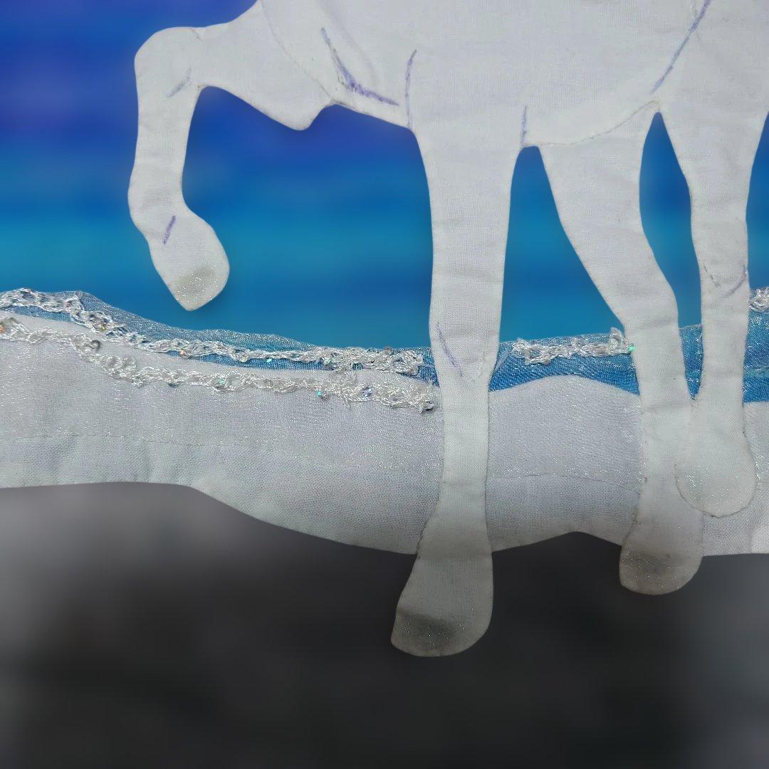 ハワイアンキルトのタペストリー　　白馬と海