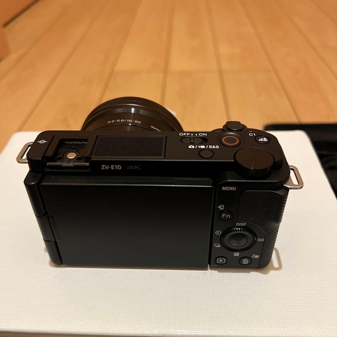 SONY ZV-E10 ミラーレス一眼　バッグと三脚付き