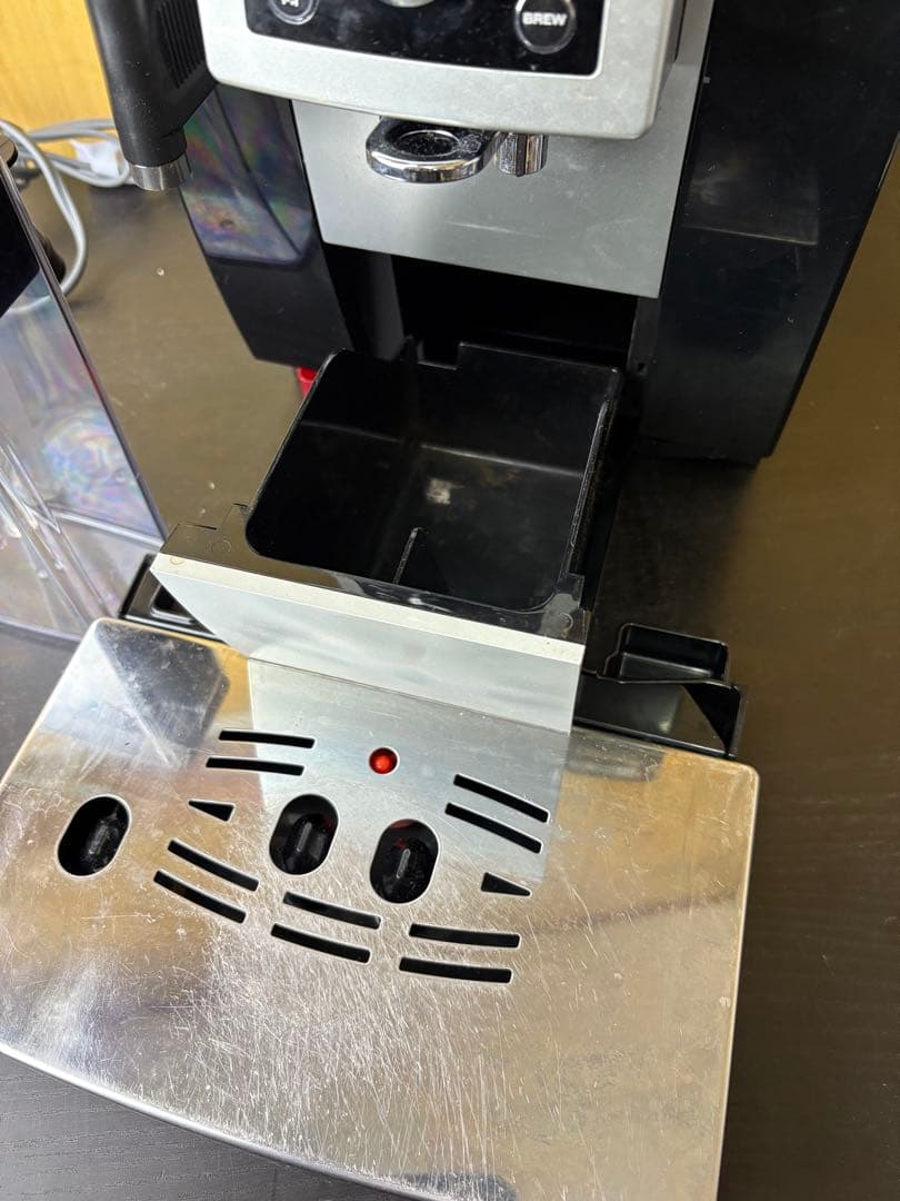 デロンギ　マグニフィカSカプチーノ　全自動エスプレッソマシン　ECAM23260