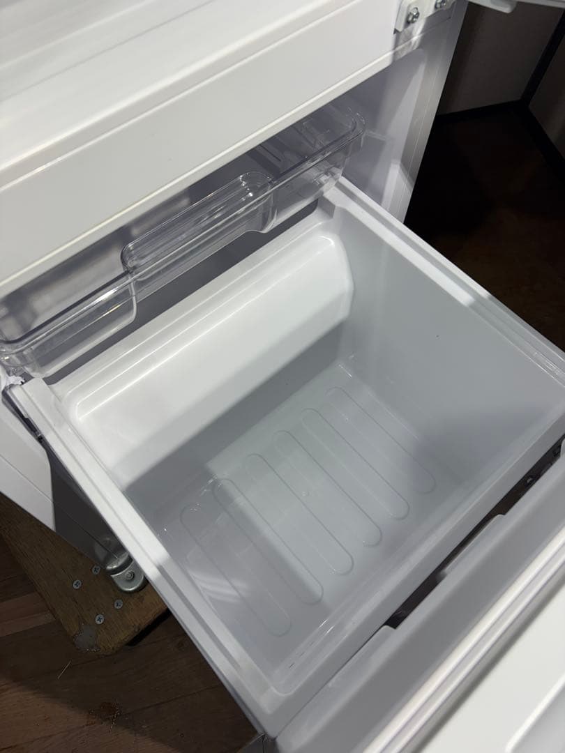 送料込み！　SHARP　冷蔵庫　179ℓ　扉付け替え可能　SJ-D18G-W