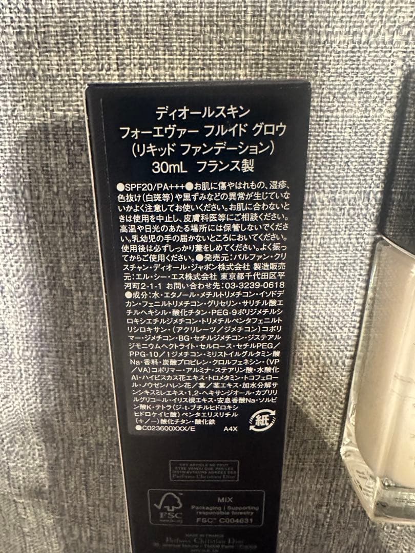 y o e Diorスキンフォーエヴァーリキッドファンデーショングロウ00