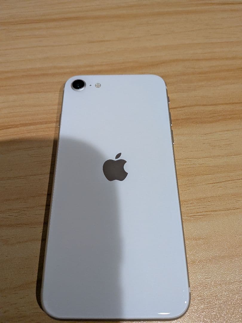 SMフリー64ＧB Apple iPhone ES　第三世代　 ホワイト 本体