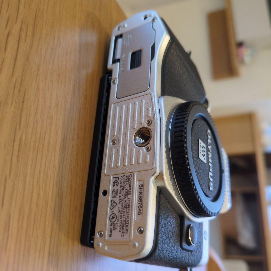 OLYMPUS OM-D E-M10 Mark2 レンズ他おまけ※商品状態要確認