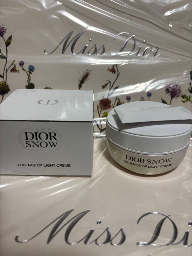 MIYABIページ DIOR  ESSENCE OF LIGHT