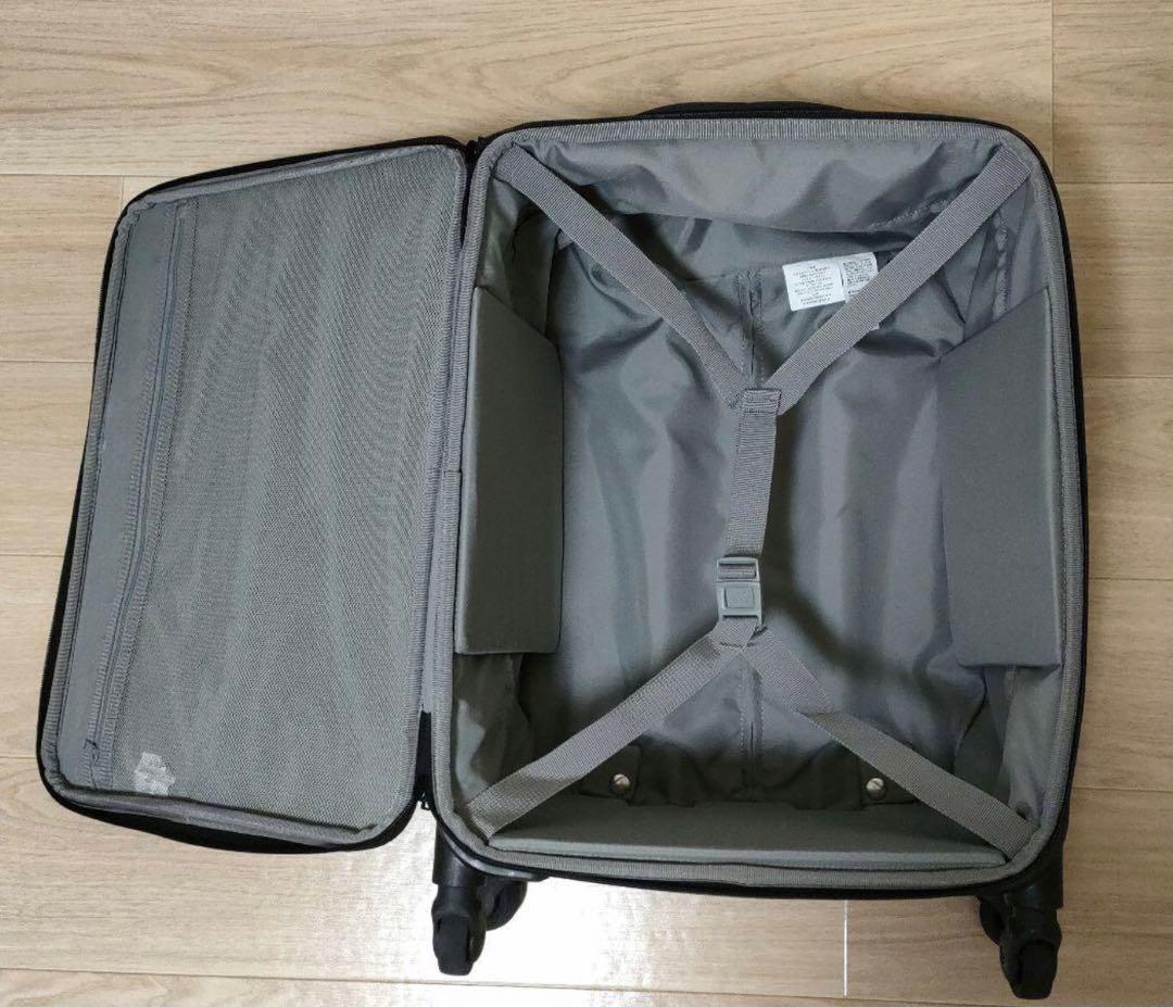 無印良品　半分の厚みで収納できるソフトキャリー36L機内持込み適応サイズ