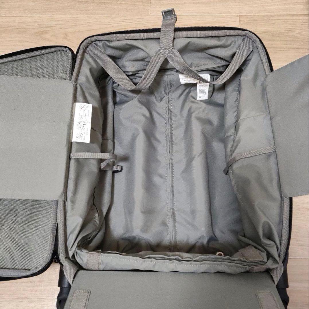 無印良品　半分の厚みで収納できるソフトキャリー36L機内持込み適応サイズ