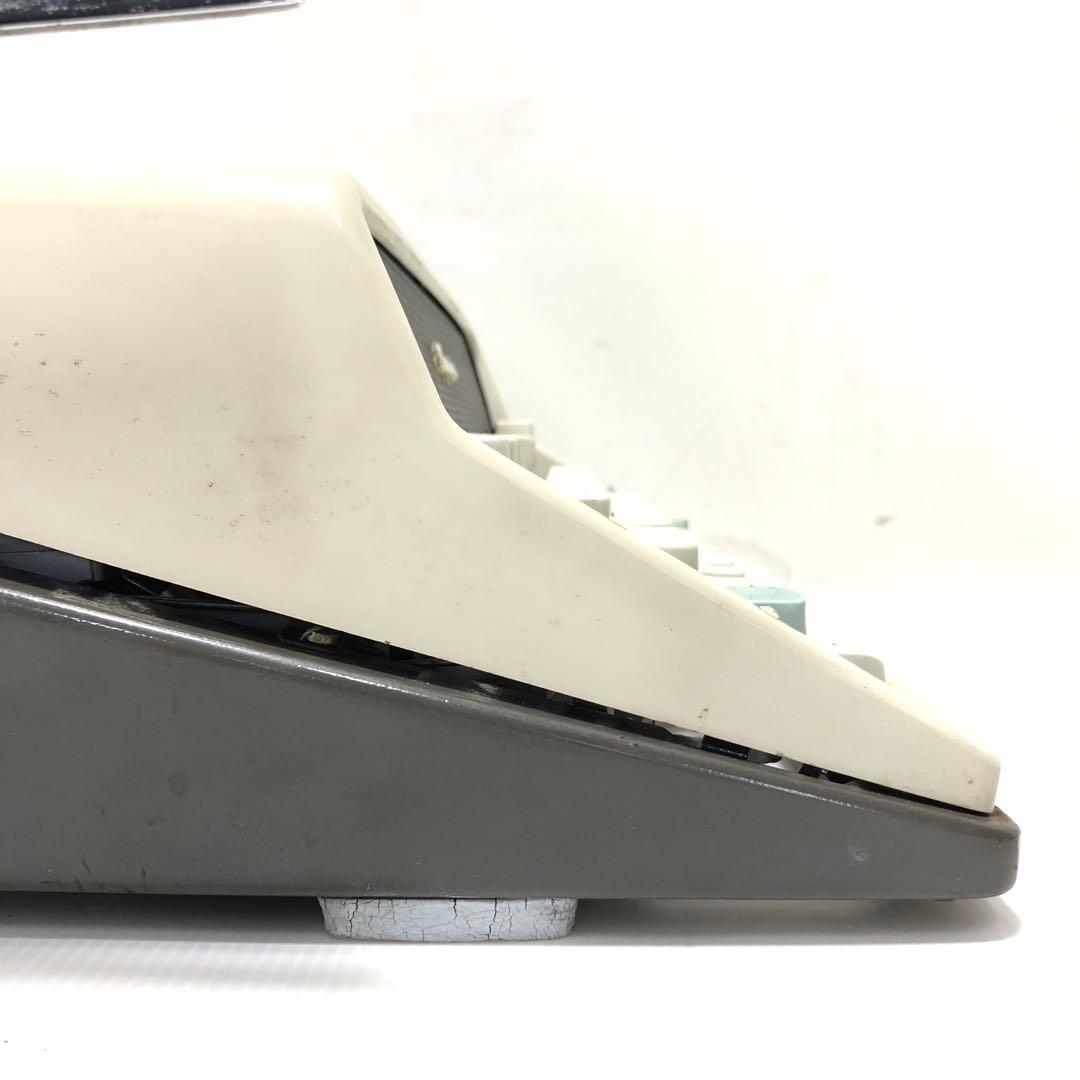 ディスプレイにも映える重厚感歴史を纏うドイツ製タイプライター　希少なカナ表記