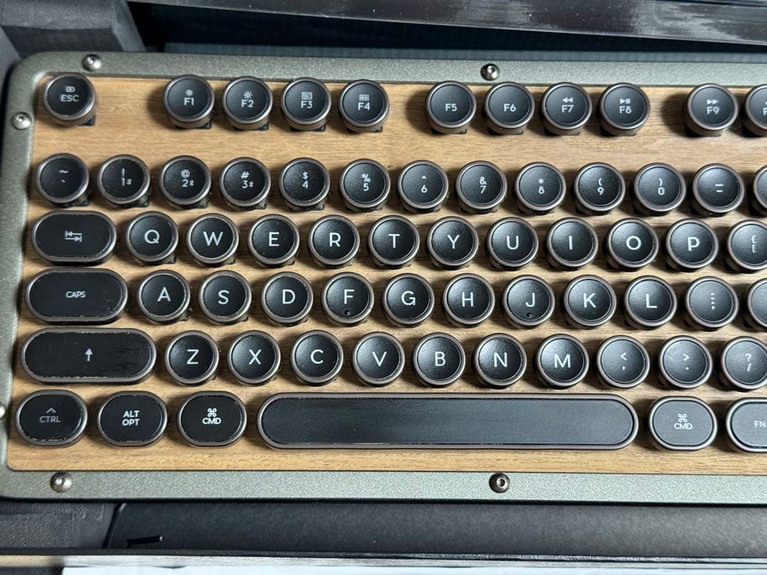 AZIO Retro Classic Elwood メカニカルキーボード