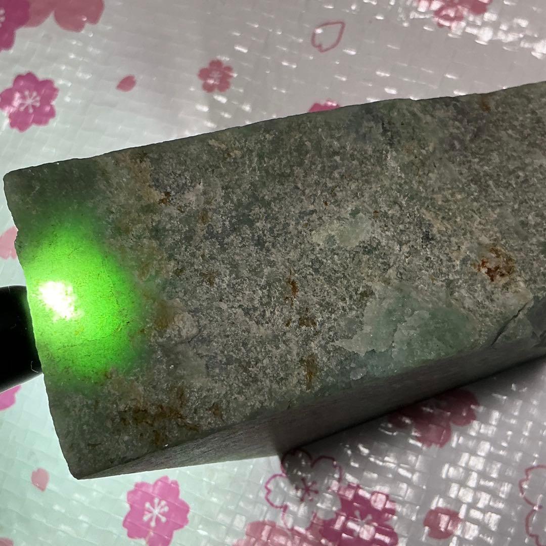 糸魚川翡翠　金山谷　306g