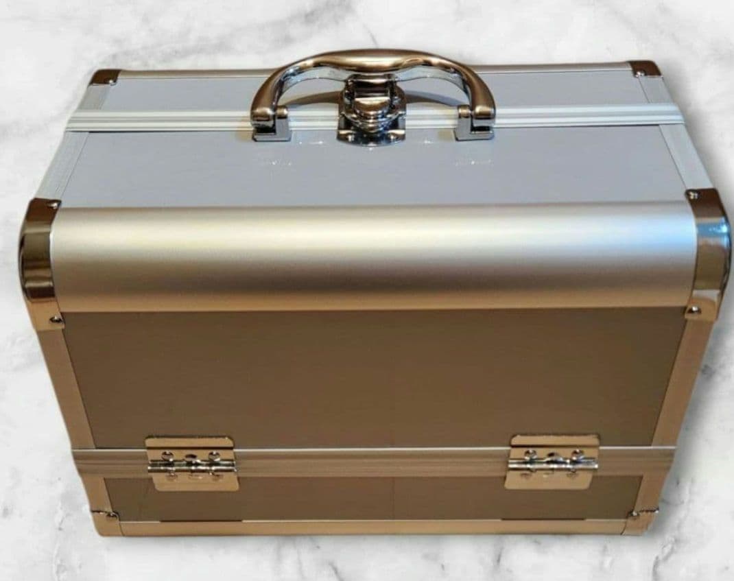 美品 MARY QUANT メイクボックス シルバーアルミ マリークワント化粧入