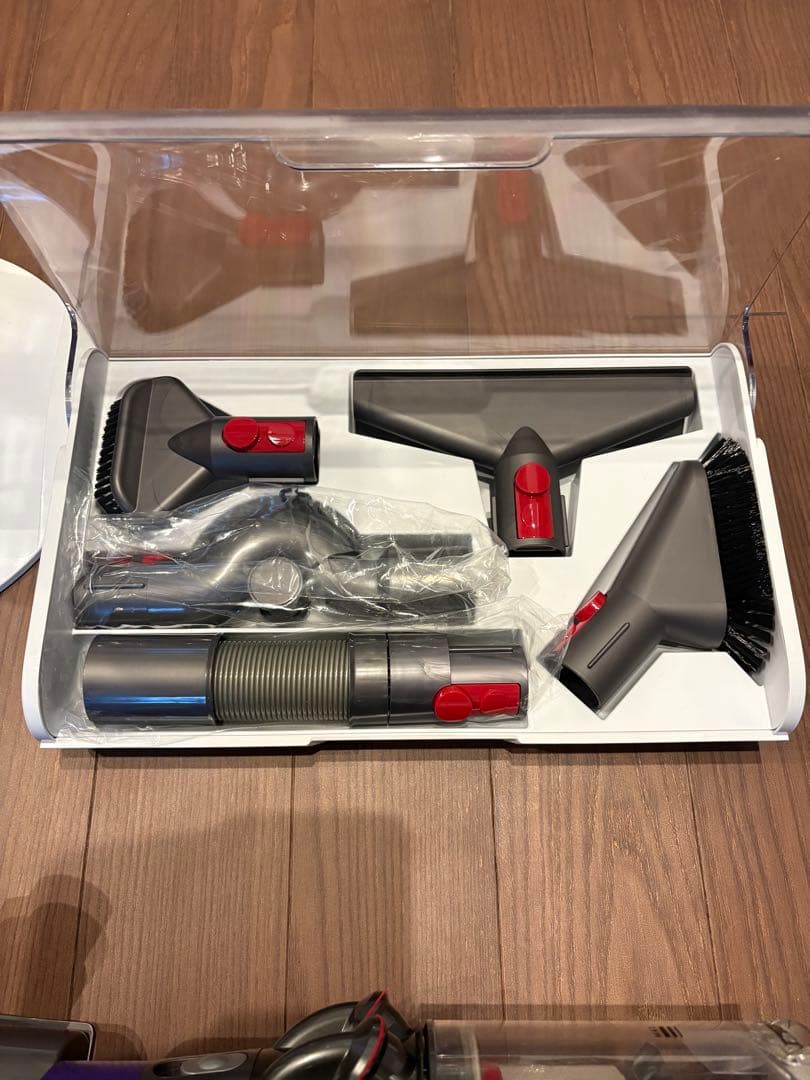 ジャンク品　ダイソンsv12本体スタンド、各種アタッチメントセット