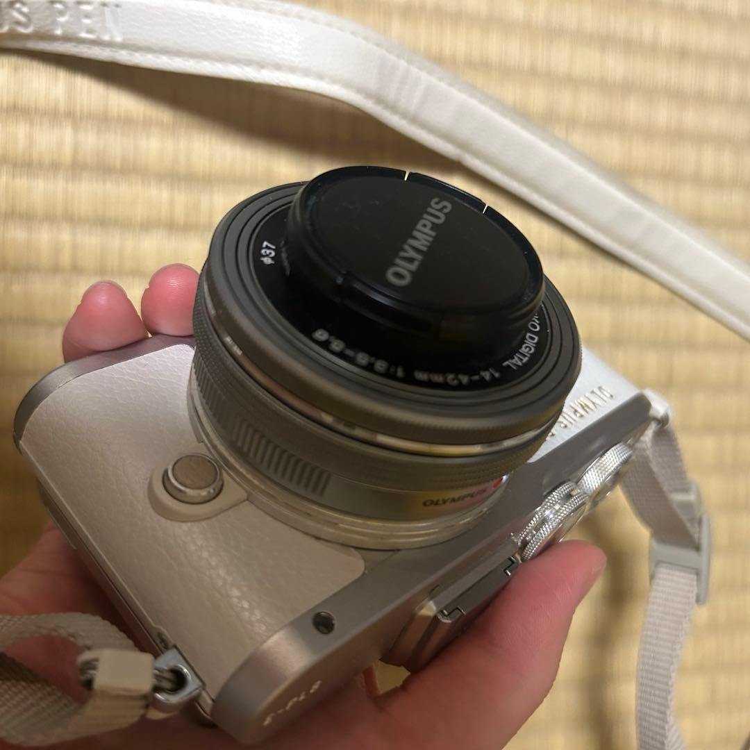 OLYMPUS ミラーレス一眼　E-PL8 レンズキット　ホワイト