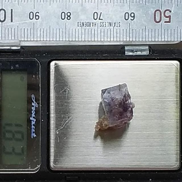 1.83g　ヤオガシャン鉱山　フローライト　鉱物標本
