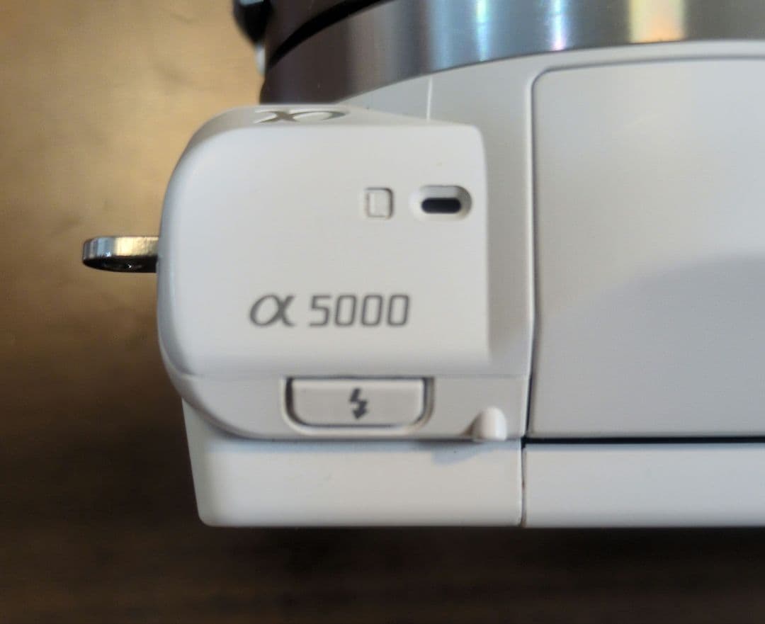 SONY α5000 ミラーレス一眼カメラ　ホワイト