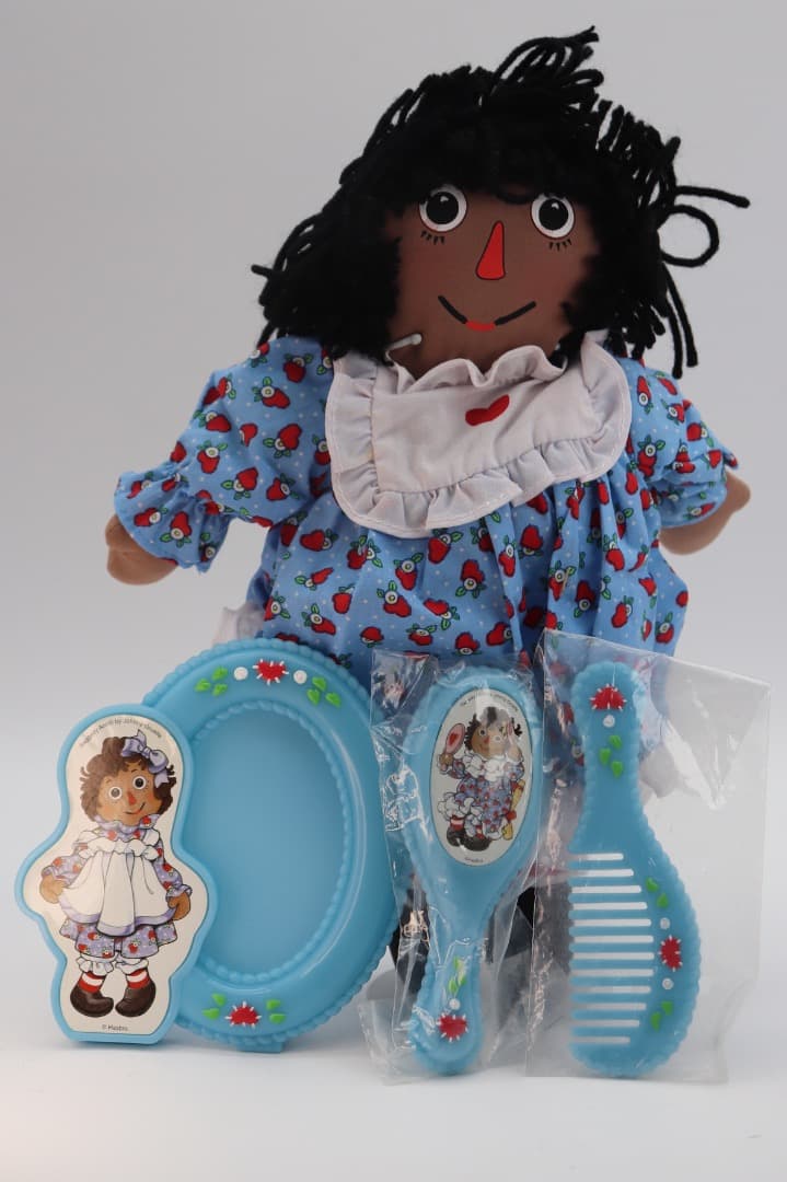 レアアイテムRAGGEDY ANN-アフリカン・アメリカン 苺模様のドレスの人形
