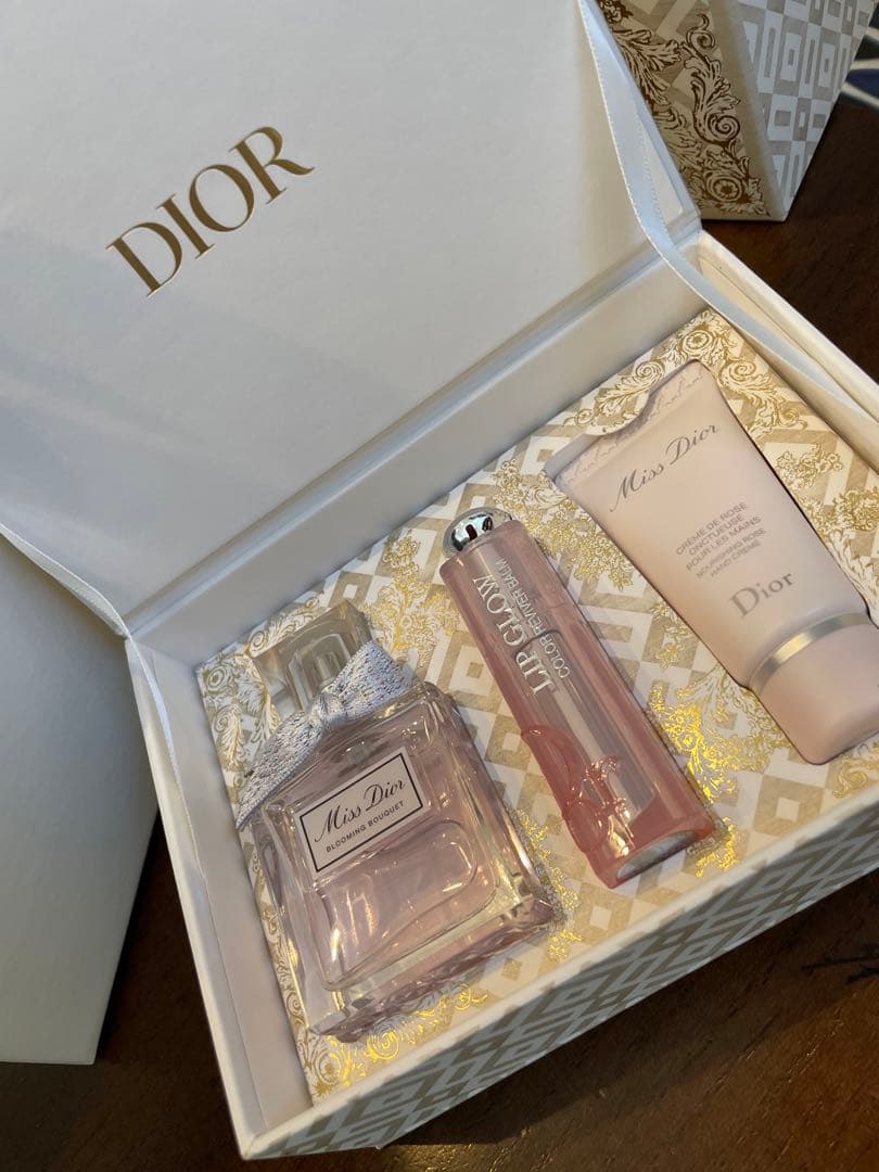 新品　Dior クリスマスコフレ 2024 ノベルティ付き