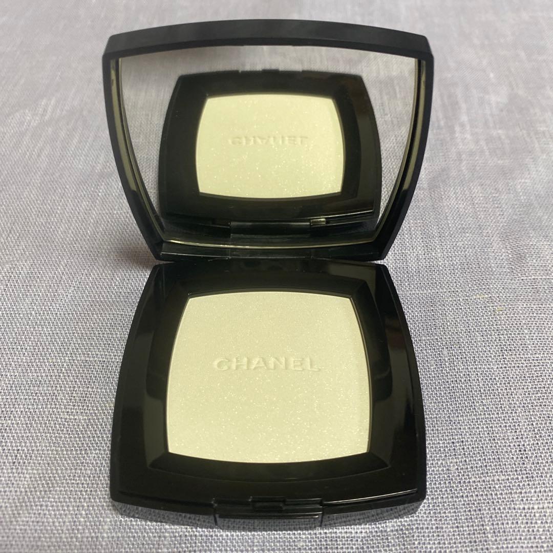 未使用　CHANEL プードゥル ルミエール グラッセ フェイスパウダー