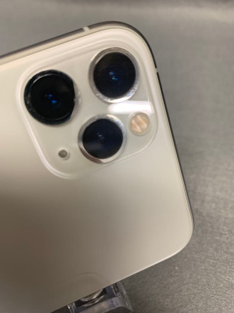 中古　国内版　SIMフリー　iPhone 11pro 256GB シルバー色