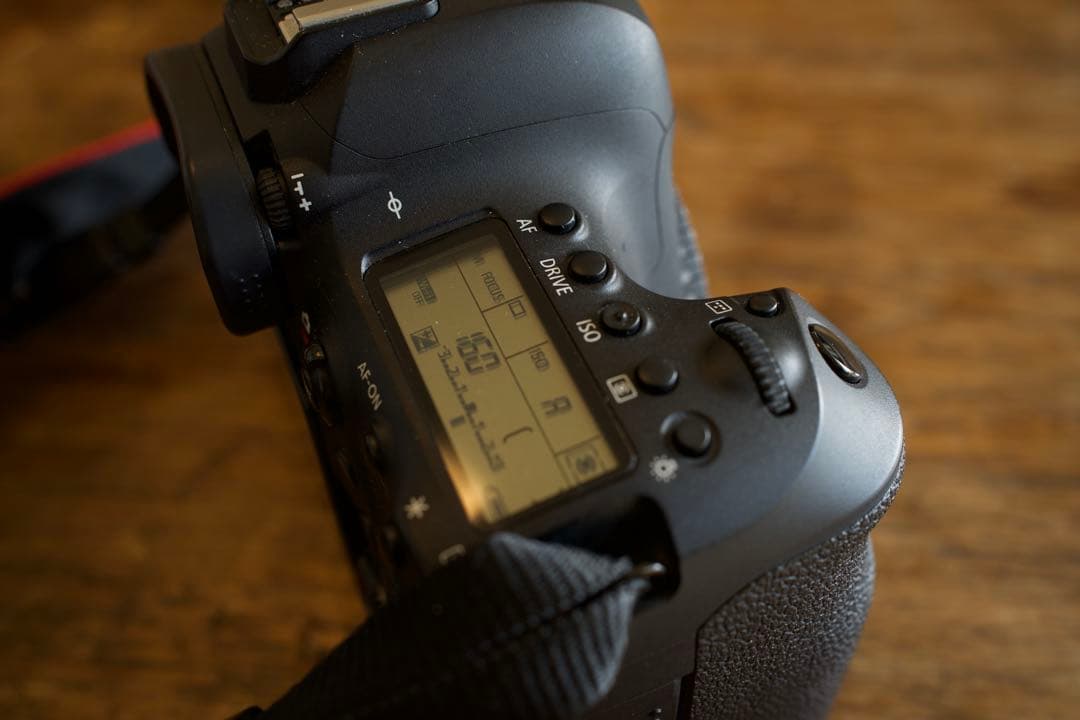 Canon EOS 6D Mark II 本体と付属品
