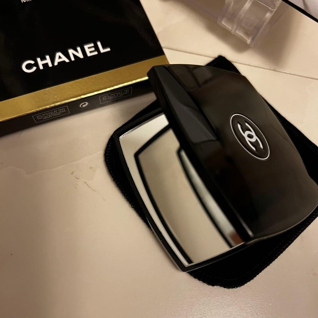 新品未使用　CHANEL コンパクトミラー　ブラック　ショッパー付き　拡大鏡付き