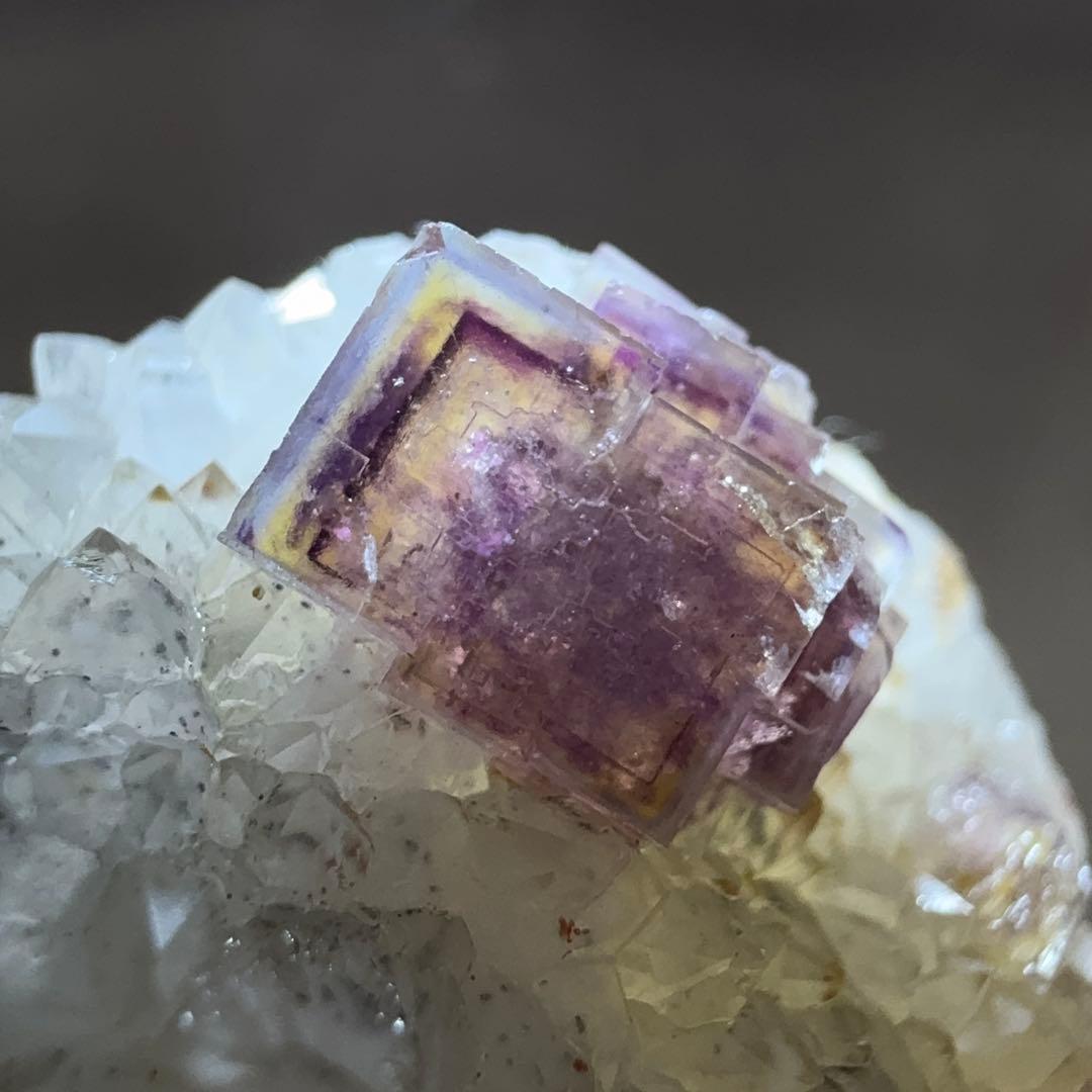 【D207】フローライトonクォーツ ドイツ 原石 鉱物 標本