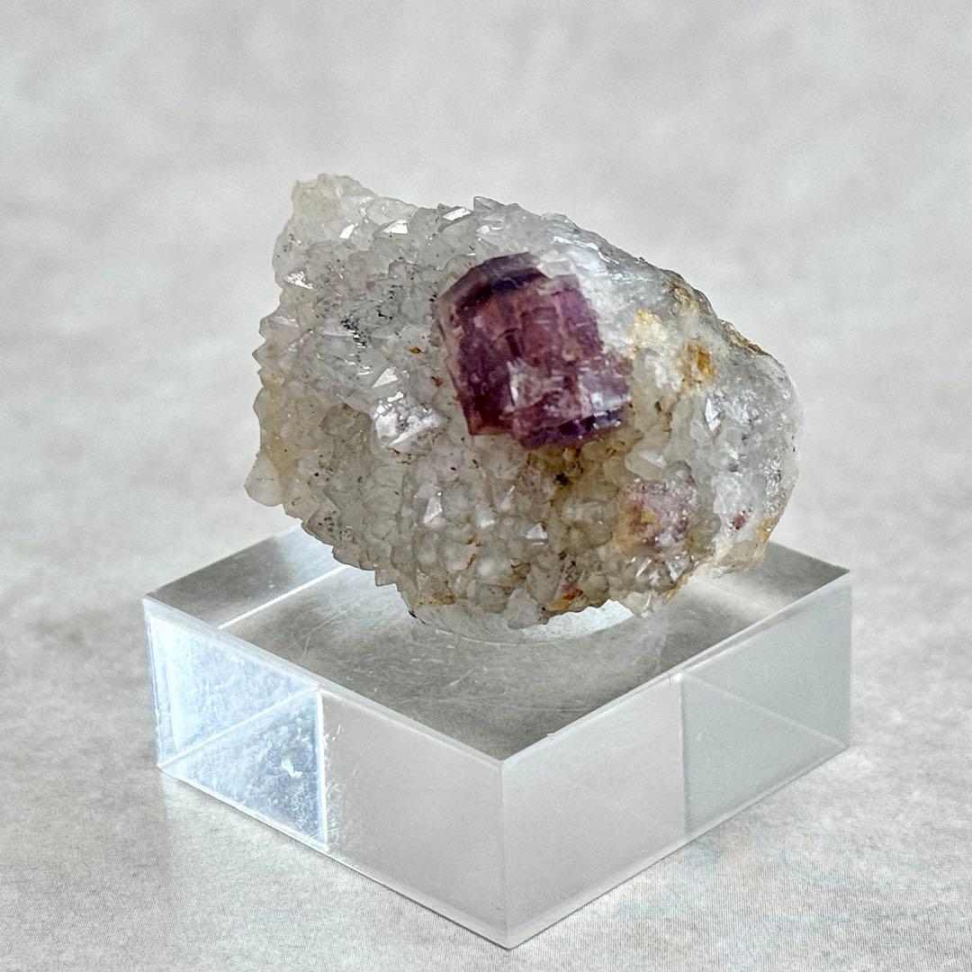 【D207】フローライトonクォーツ ドイツ 原石 鉱物 標本