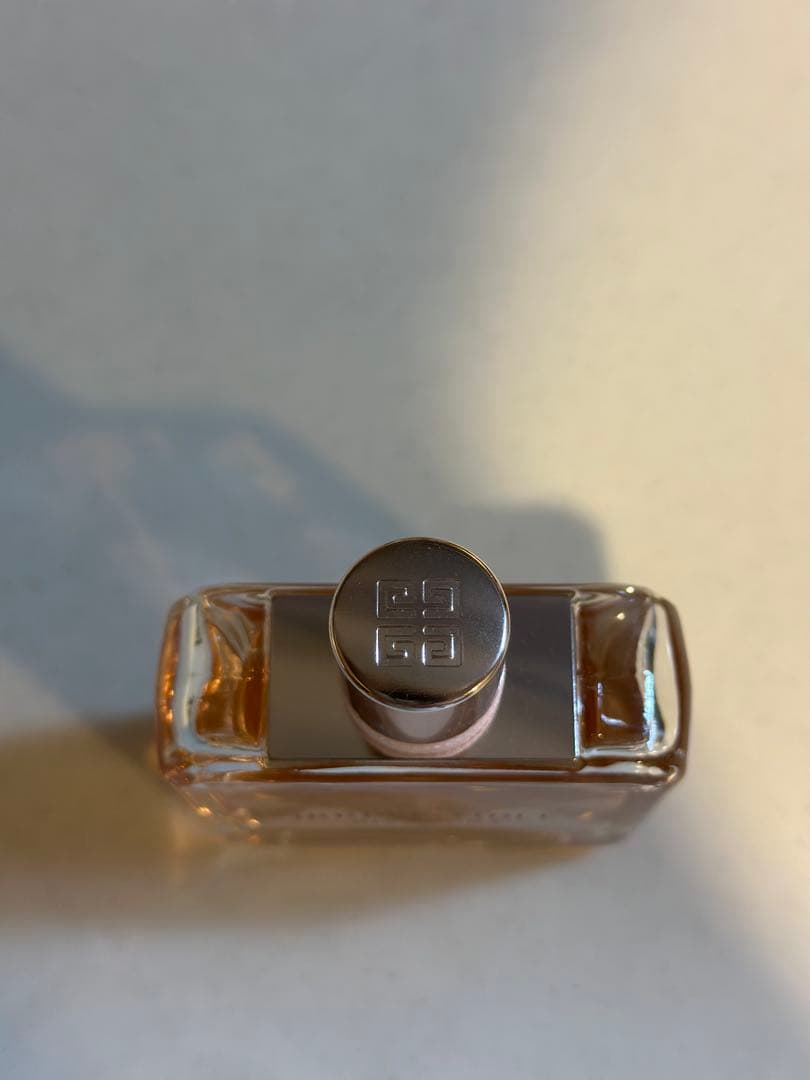 GIVENCHY イレジスティブル オーデパルファム　80ml