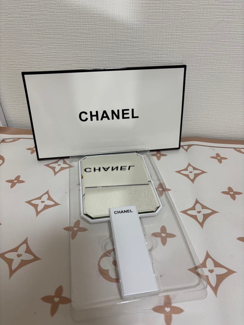 2025年CHANEL 非売品 手鏡 ミラー　ホワイト