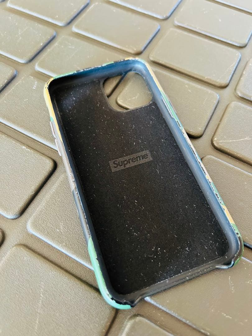 iPhone 11 Proスペースグレー 本体 Supremeケース付