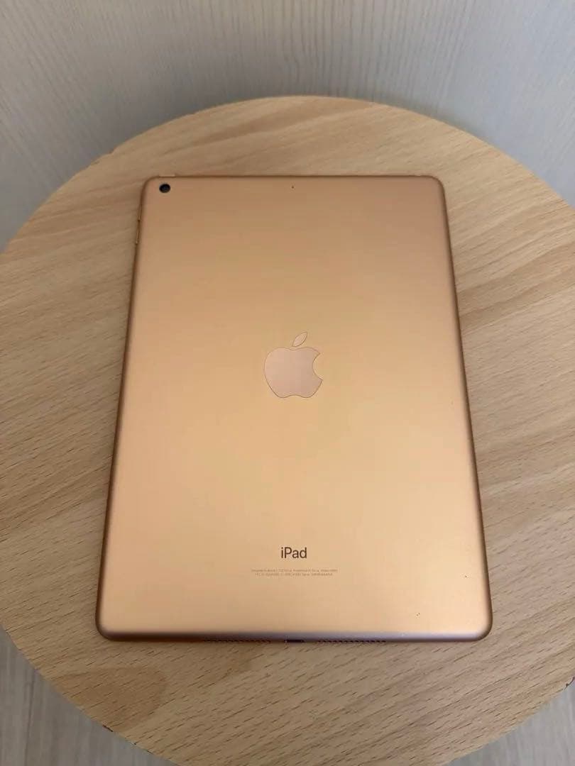 Apple iPad 6(9.7インチ) ゴールド カバー付き