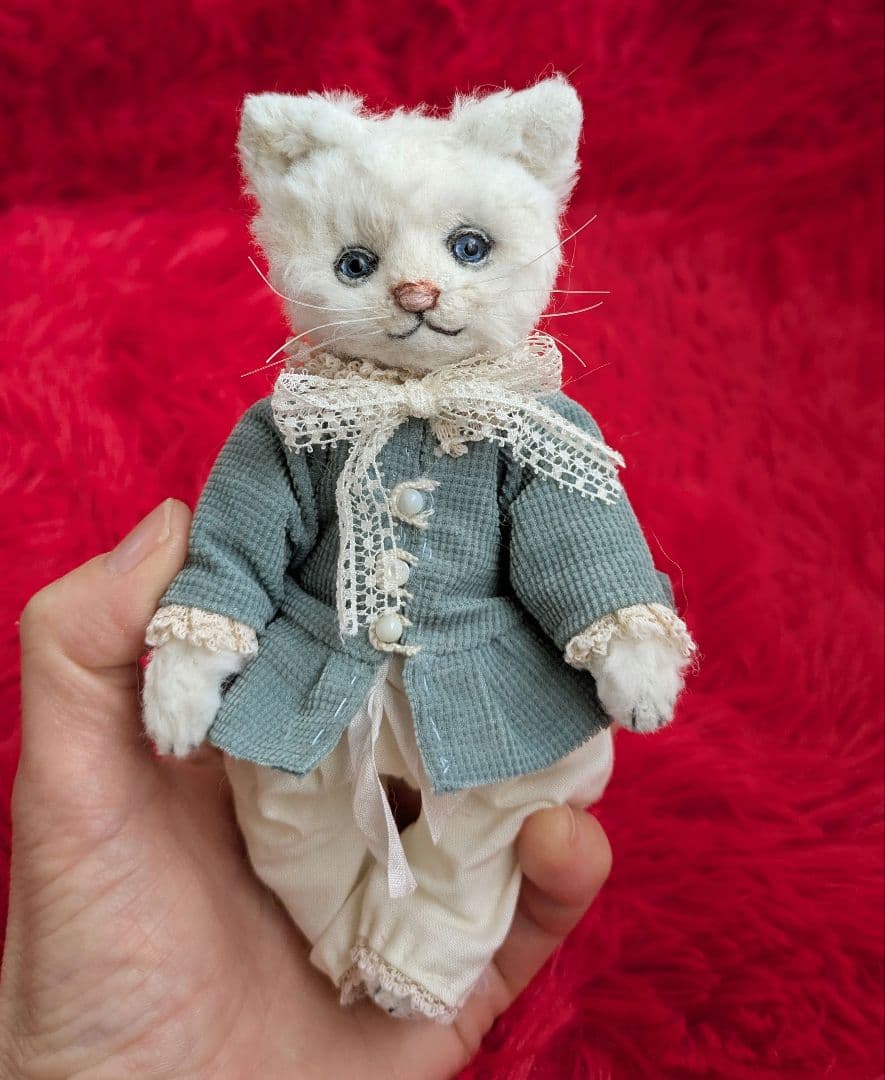 テディベア作家様制作　青目の白猫16cm