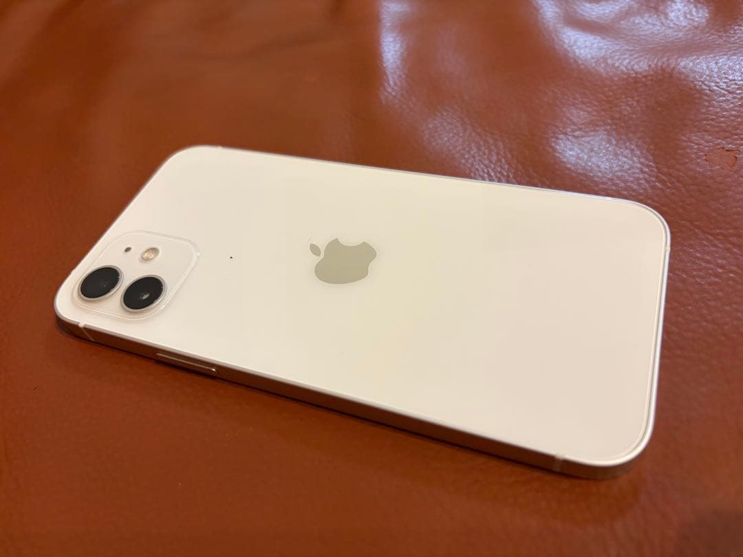 【美品】Apple iPhone 12 ホワイト 6.1インチ