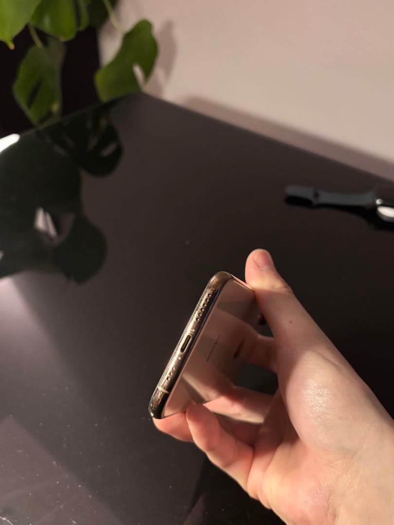 Apple iPhone Xs ゴールド 本体