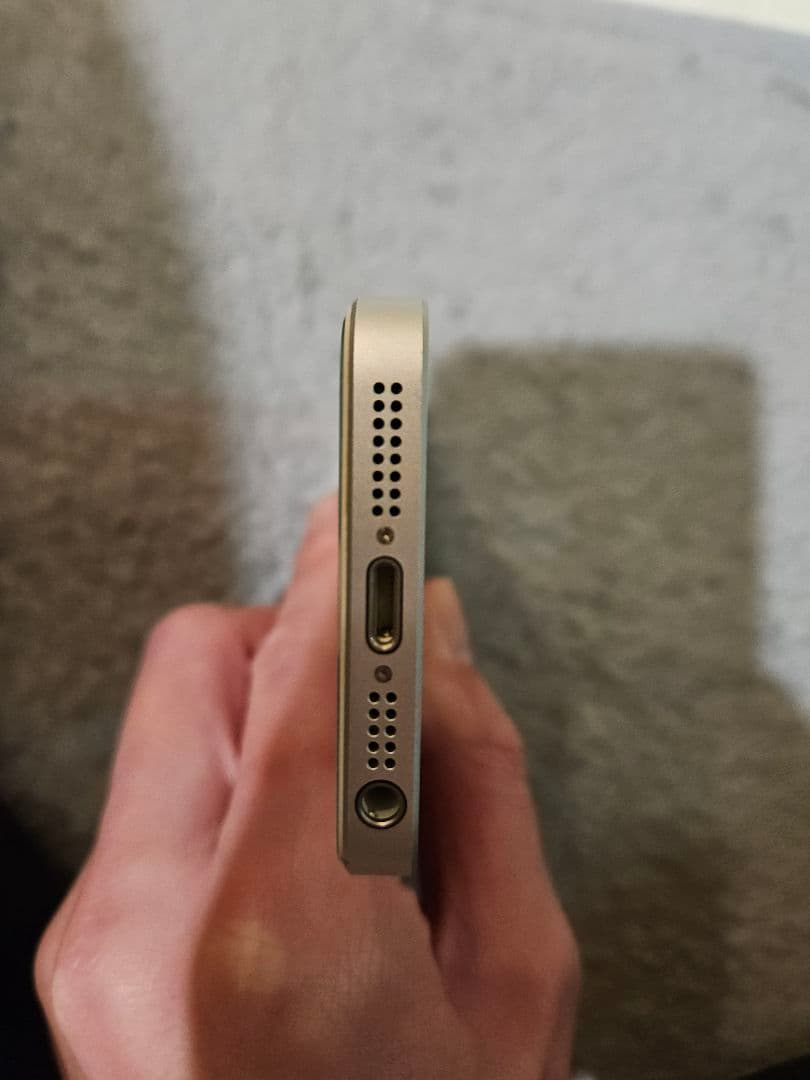 Apple iPhone SE 第1世代 シルバー