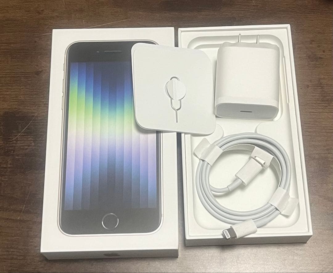 Apple iPhone SE (第3世代) ホワイト 本体