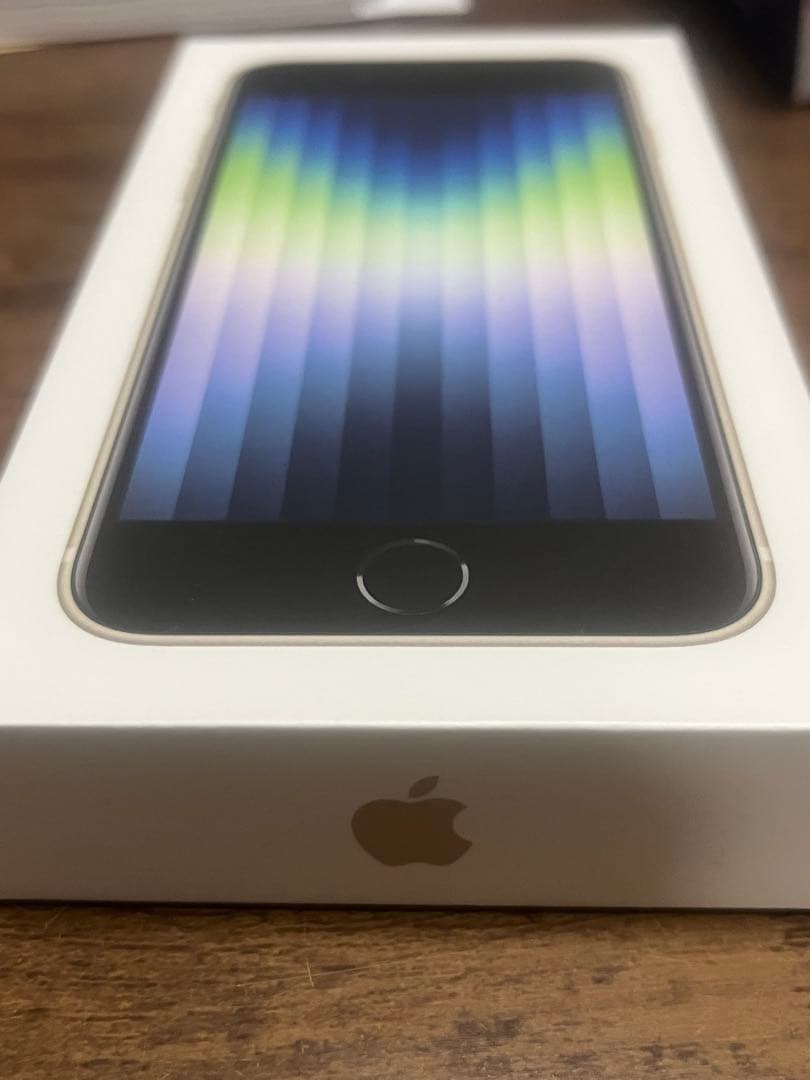 Apple iPhone SE (第3世代) ホワイト 本体